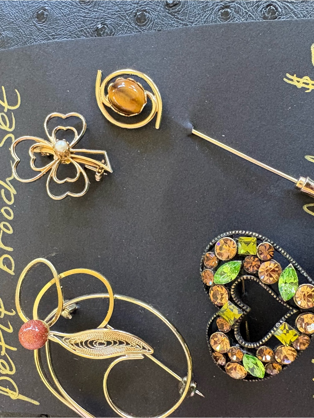 Vintage Gold-tone Floral and Gemstone Brooch Set in Gold and Green
